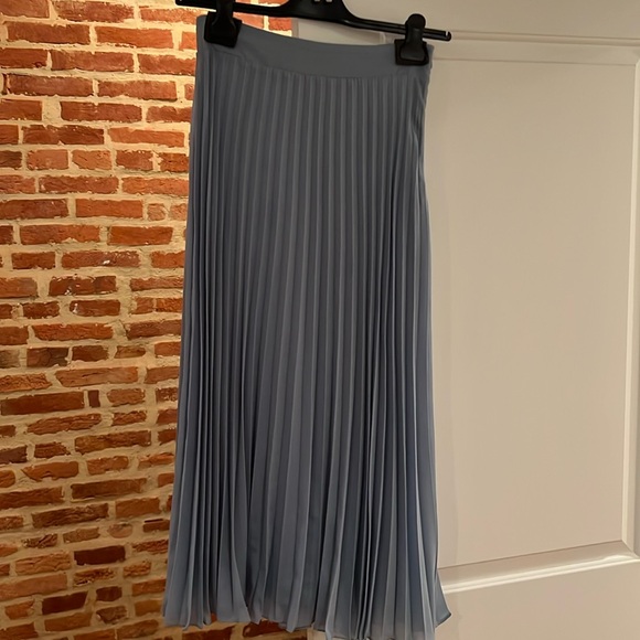 Sezane Dune Pleated Skirt - Size 36 (fits like 2-4) - Picture 2 of 4